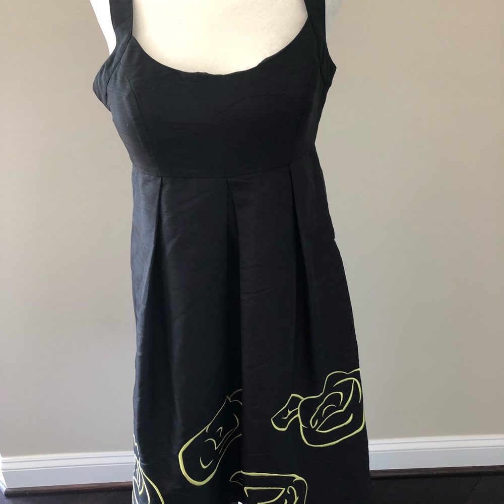Pleased black dress with beautiful spring flowers!